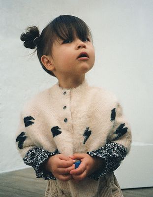 Cape rose poudré en tricot à éclairs noirs bébé fille IKKS | Mode Automne Hiver Manteau, parka