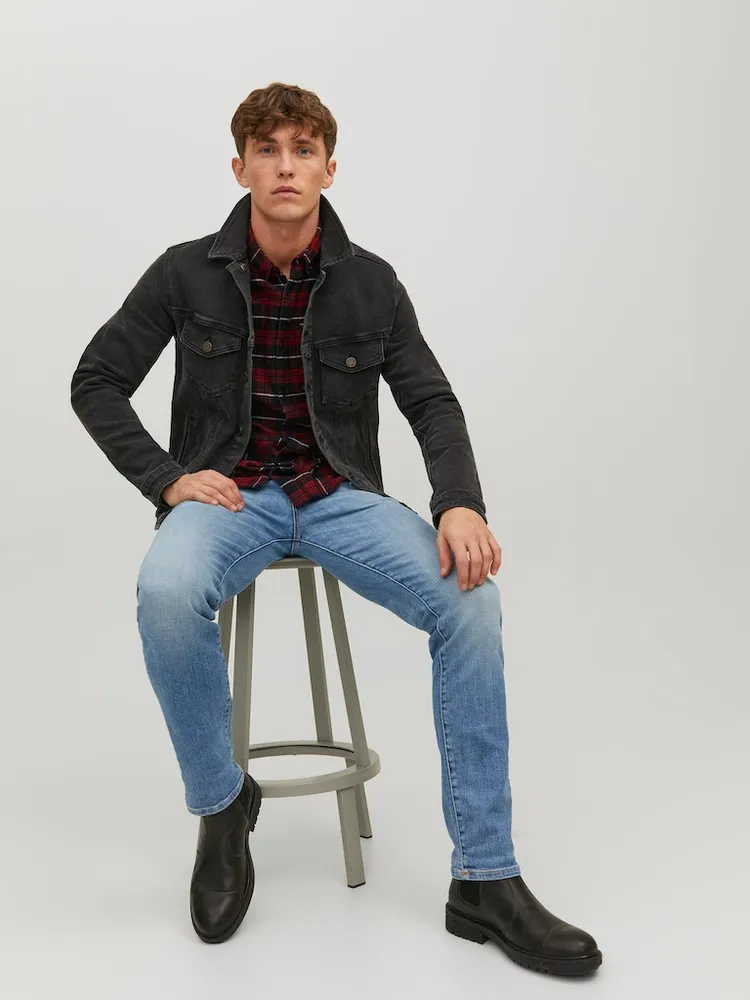 TIM 074 SLIM STRAIGHT FIT JEANS