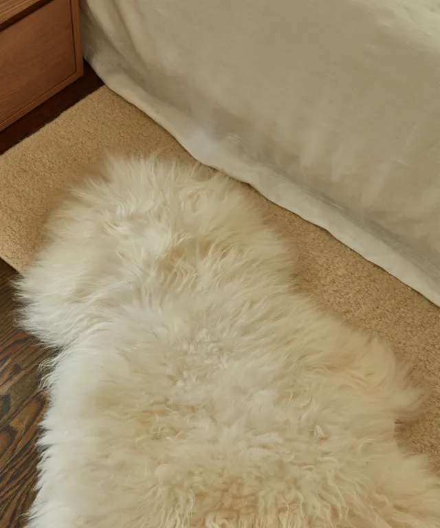 https://cdn.mall.adeptmind.ai/https%3A%2F%2Fwww.jennikayne.com%2Fcdn%2Fshop%2Ffiles%2Farctic-sheepskin-ivory-1.jpg_640x.webp