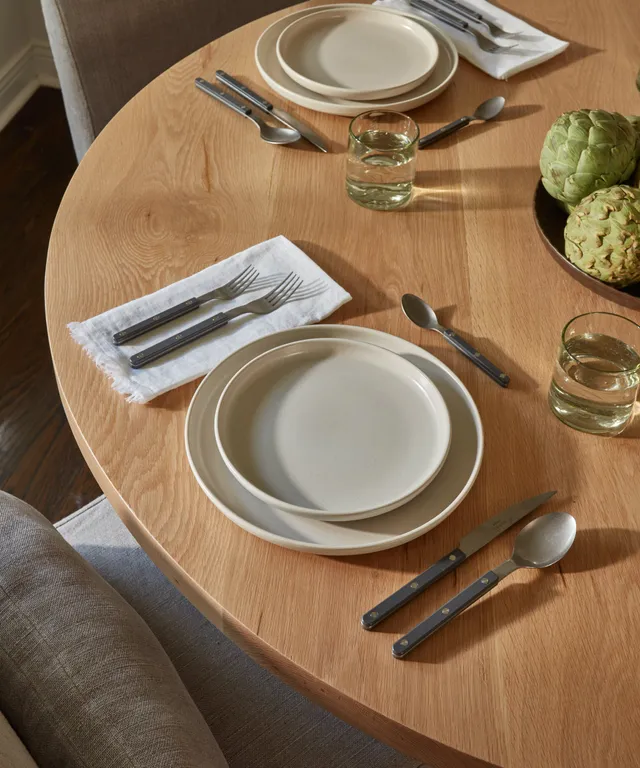 Williams Sonoma Lunar 16-Piece Dinnerware Set