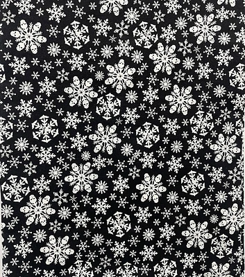 20178786 2 SKULL SNOWFLAKES ON BLK