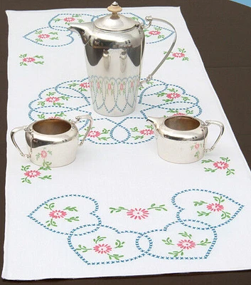 Jack Dempsey 15" x 42" Starburst of Hearts Stamped Table Runner