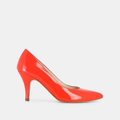 Red pumps with pointed toe