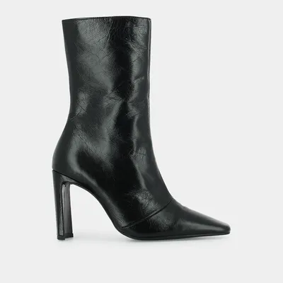 Ankle boots with high heel and square toe