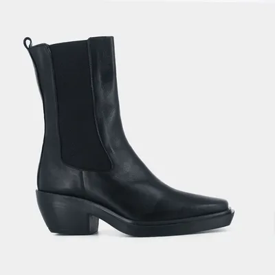 Heeled boots with squared toe