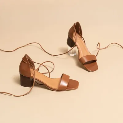 Square toe flanged heeled sandals
