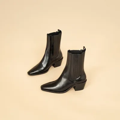Lowboots with heel and pointed toe