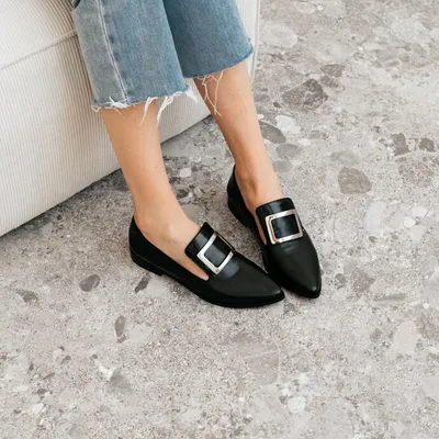 Pointed toe loafers with square buckle