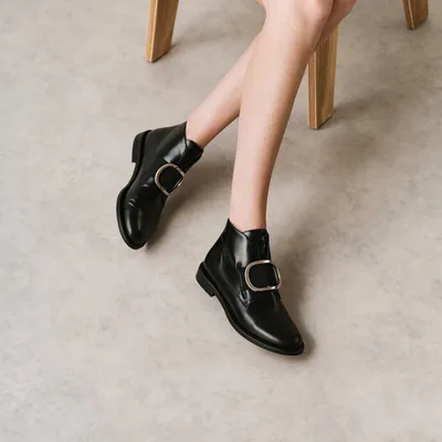 Buckle boots