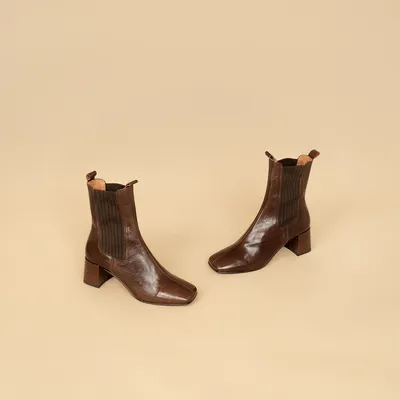 Heeled boots with gathers