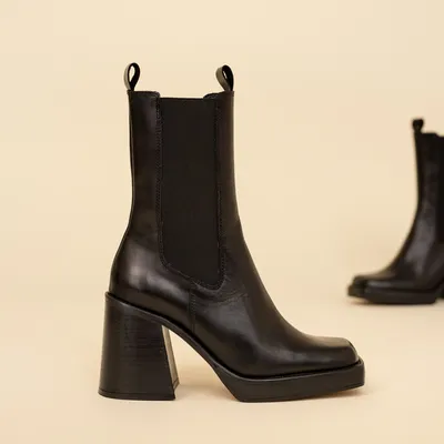 Heeled boots