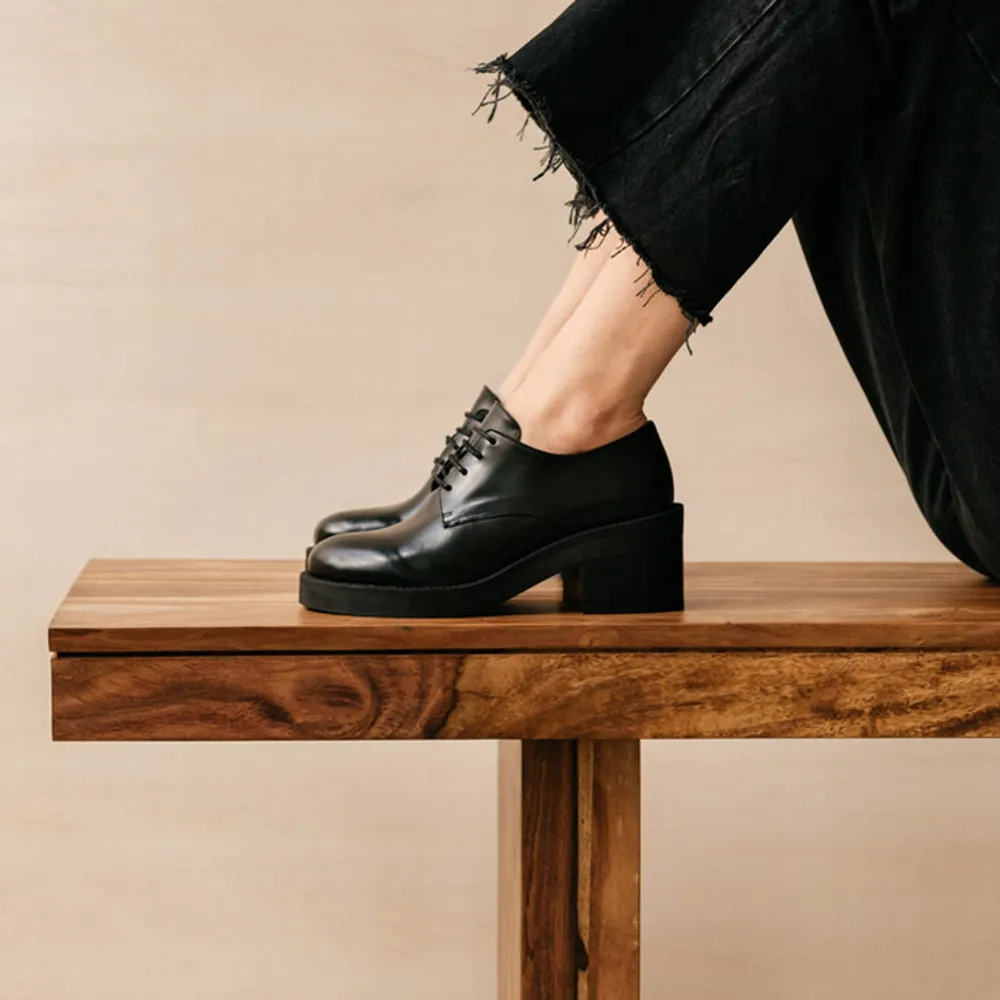 Derbies with heel and laces