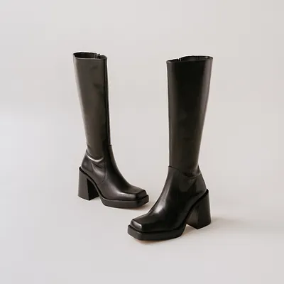 High boots with thick heels and square toe