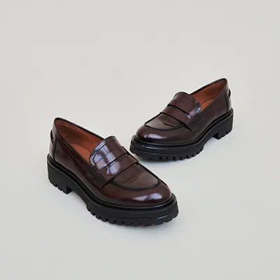 Loafer with notched soles