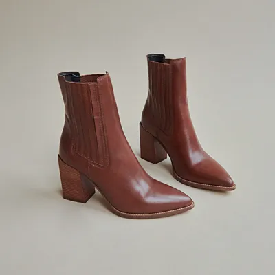 Boots with heels and pointed toes