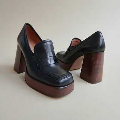 Square-toe heeled loafers