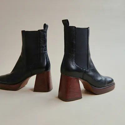 Square toe and elastic boots