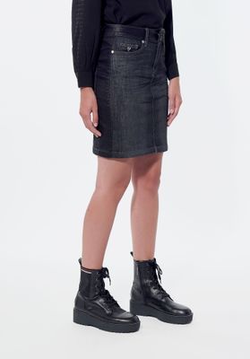 ELLA  Dust