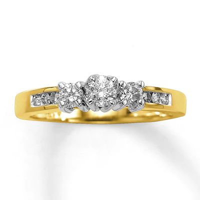 Previously Owned Ring 1/2 ct tw Diamonds 14K Yellow Gold