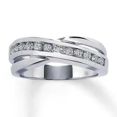 Previously Owned Diamond Ring 1/2 ct tw Round-cut 10K White Gold