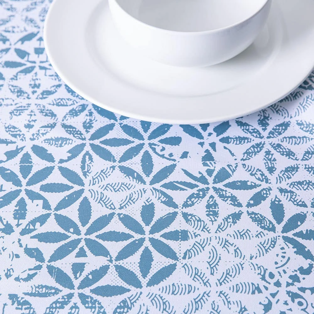 Harman Zipper 'Blue Tile' Patio Tablecloth 60 x 90" (Multi Colour)