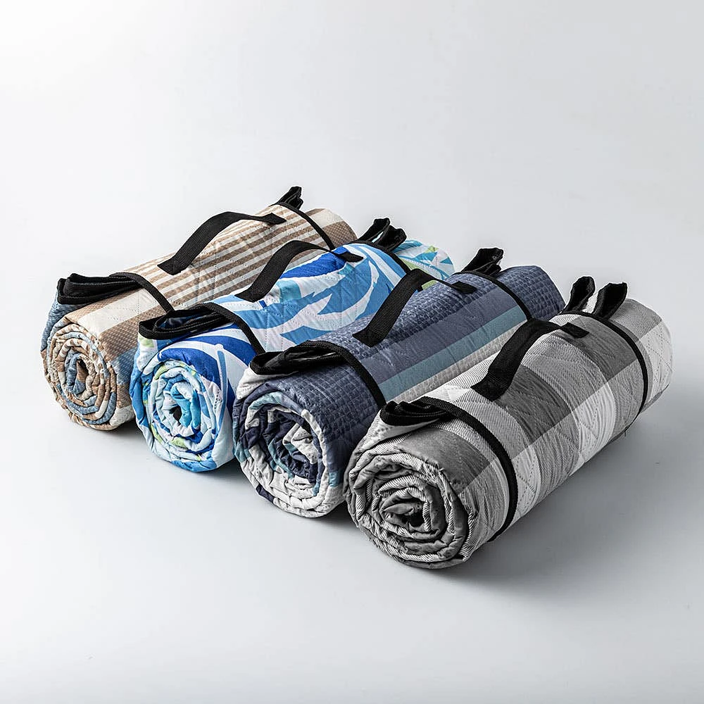 Needle & Pine Water Resistant 'Buffalo Check' Outdoor Blanket Wht/Grey