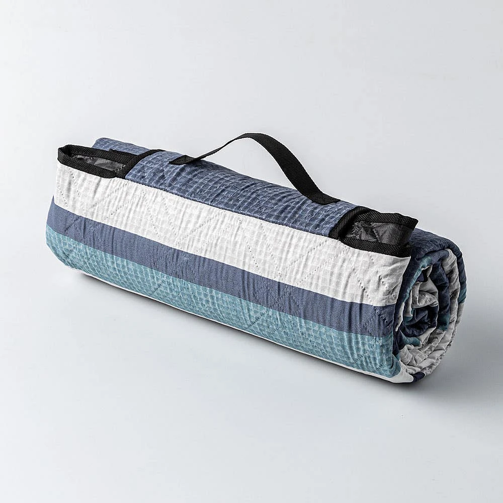 Needle & Pine Water Resistant 'Waffle Stripe' Outdoor Blanket (Navy)