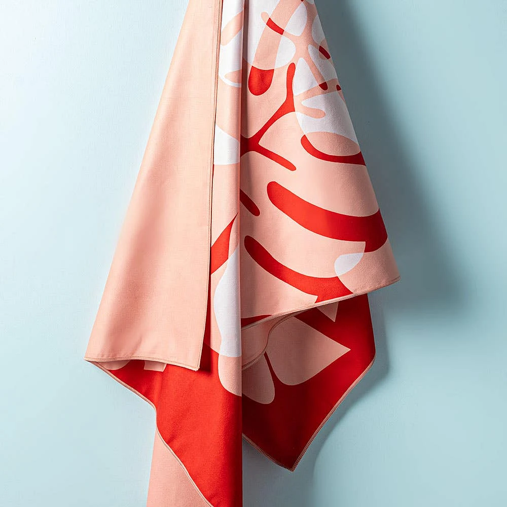 Waci Fast Drying 'Elephant Ears' Microfiber Beach Towel (Red/Beige)