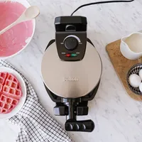 Salton Rotating Waffle Maker (Black/Stainless Steel)