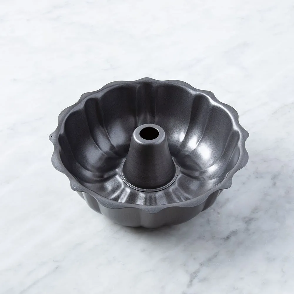 Chloe Kitchen Stuff Heavy Duty Non-Stick Fluted Cake Pan (9.5" dia.)