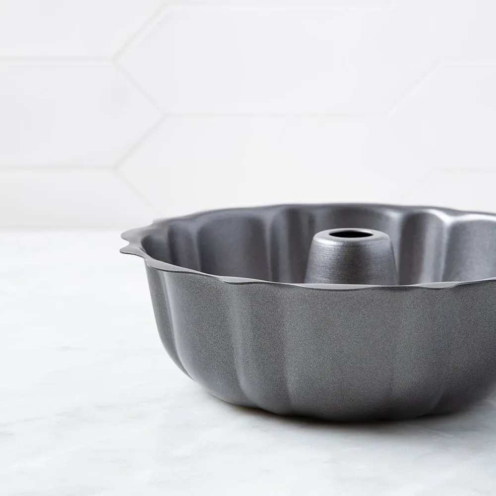 Chloe Kitchen Stuff Heavy Duty Non-Stick Fluted Cake Pan (9.5" dia.)