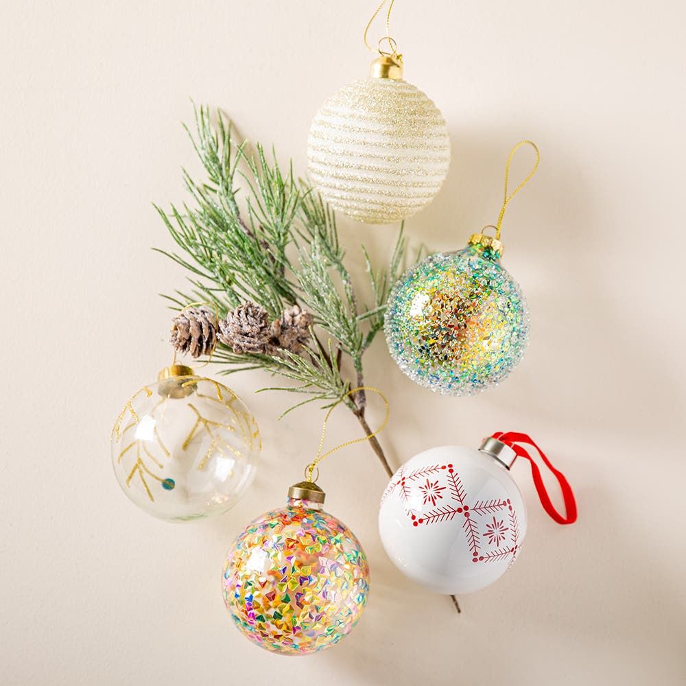 Rosemary & Time xmas 'Glitter Stripe' Glass Ball Ornament (White/Gold)