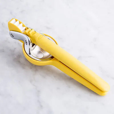 Chef'N Fresh Force Hand-Held Citrus Juicer (Yellow)