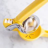 Chef'N Fresh Force Hand-Held Citrus Juicer (Yellow)