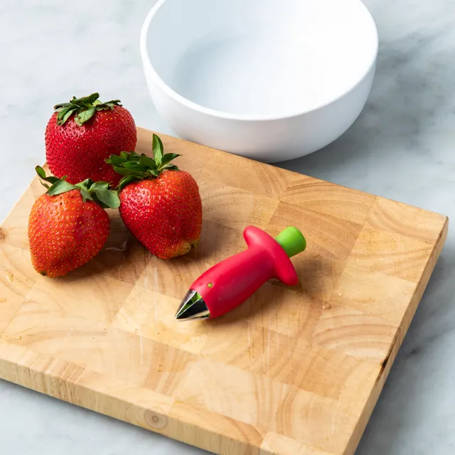 Chef'N Slicester One-Handed Strawberry Slicer (White/Red)