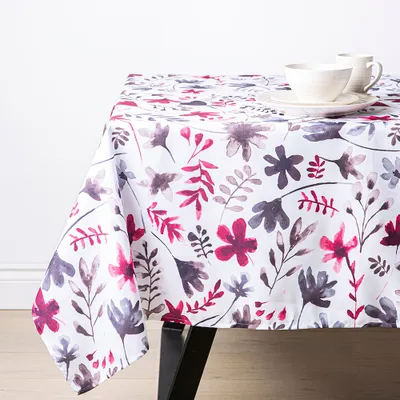 Texstyles Printed 'Finesse' Polyester Tablecloth 58"x78" (Red)