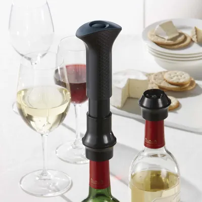 Trudeau Maison Le Bar Wine Pump with 2 Stoppers (Black)