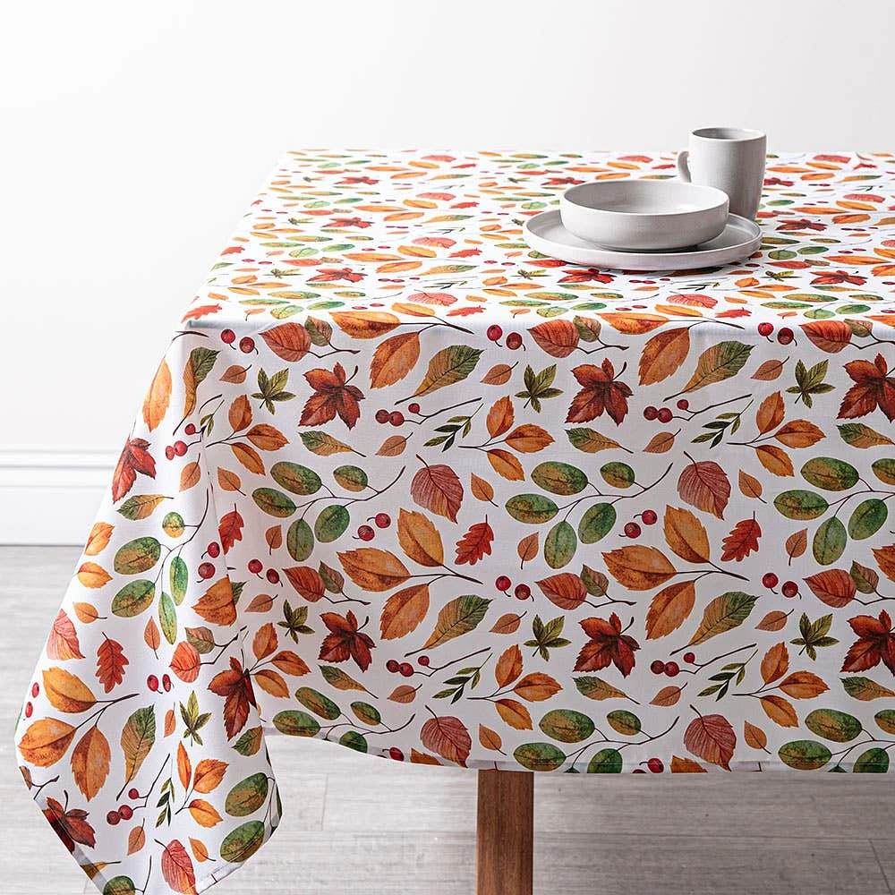 Easycare Printed 'Tremblant' Polyester Tablecloth 58x94"