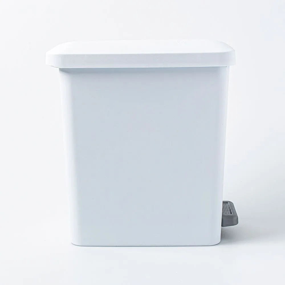 Sterilite Stepon Garbage Can