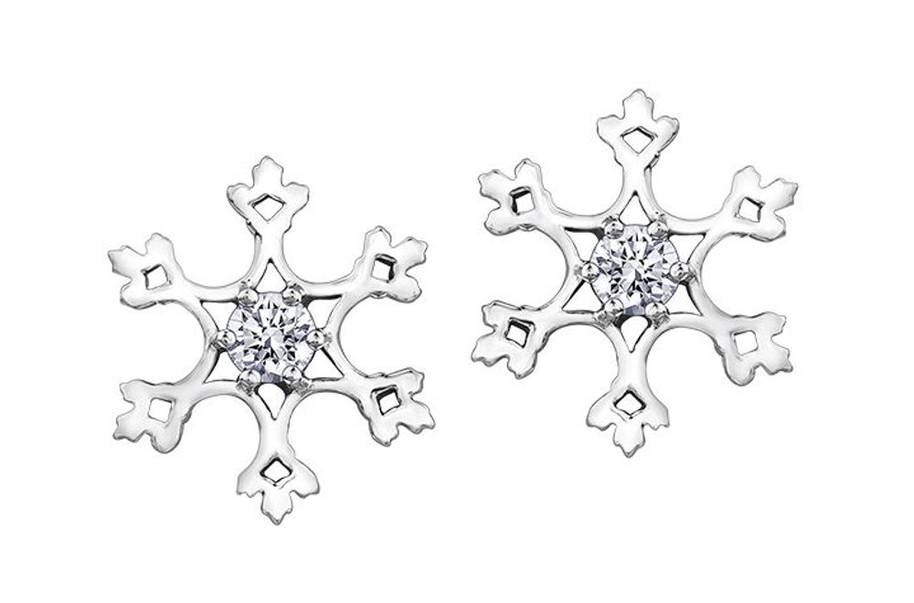 Maple Leaf Diamonds™ Winter Snowflake Studs