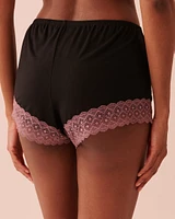 Short modal et bordure en dentelle