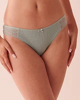 Culotte tanga côtelée bordure de dentelle
