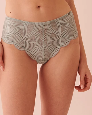 Culotte aux hanches en dentelle