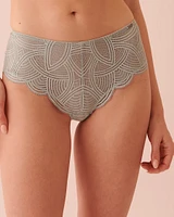 Culotte aux hanches en dentelle