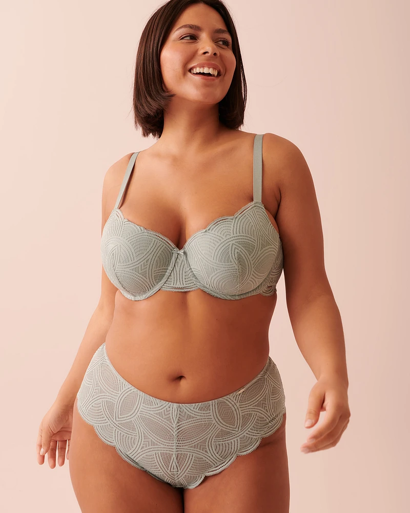 Culotte aux hanches en dentelle