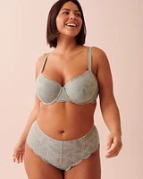 Culotte aux hanches en dentelle