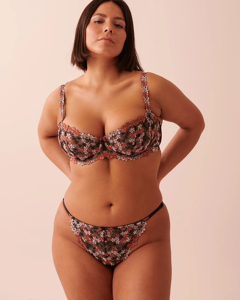 Culotte string ajustable résille brodée