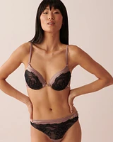 Culotte tanga détails de dentelle et satin