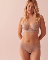 Culotte aux hanches en dentelle