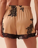 Short en satin et dentelle
